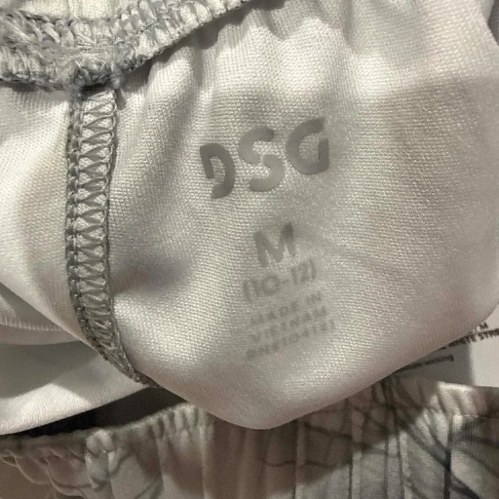 DSG Boys Performance Shorts White Streaks Grey White Size M 10-12 DAB15107PRT